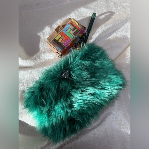 Auth Prada Eco Pelliccia Faux Fur Wristlet Clutch Green - Picture 5 of 15
